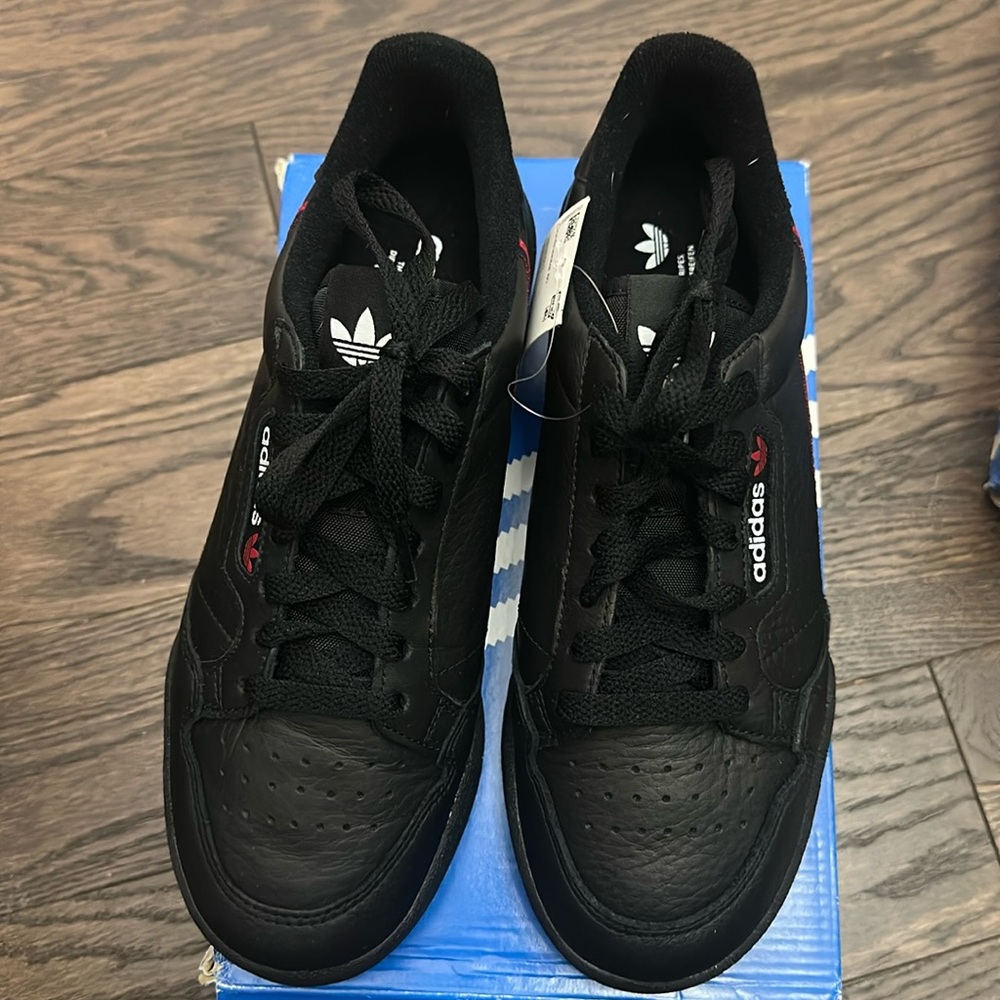 adidas Rascal Black Scarlet Navy
B41672 size 7